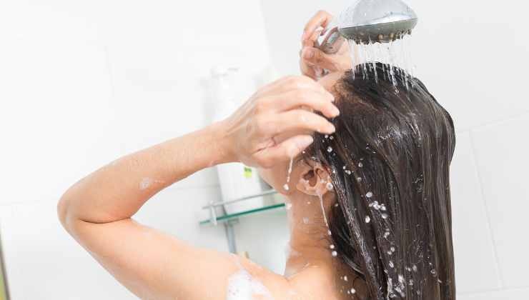 Come utilizzare lo shampoo detox